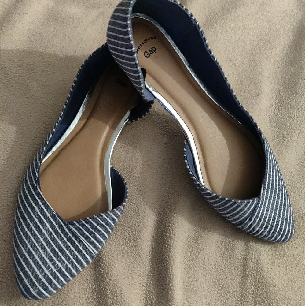 GAP White/Blue Pointed Toe Flats Size7